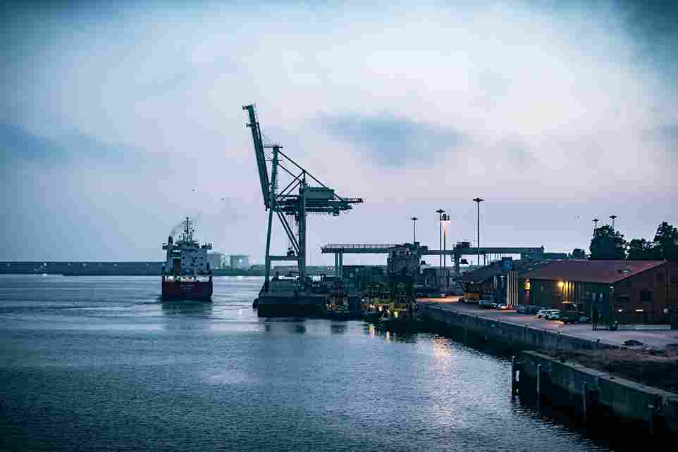 Challenges and Opportunities in Bunkering at Busy Ports